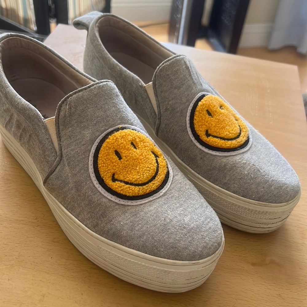 Size 40. Pre-owned.